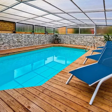 Maison En Pierre, Piscine Et Jardin Proche Holiday home Montfarville
