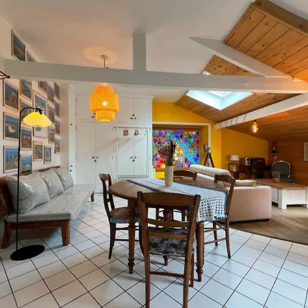 Maison En Pierre, Piscine Et Jardin Proche Holiday home Montfarville