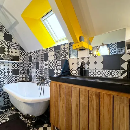 Holiday home Maison En Pierre, Piscine Et Jardin Proche