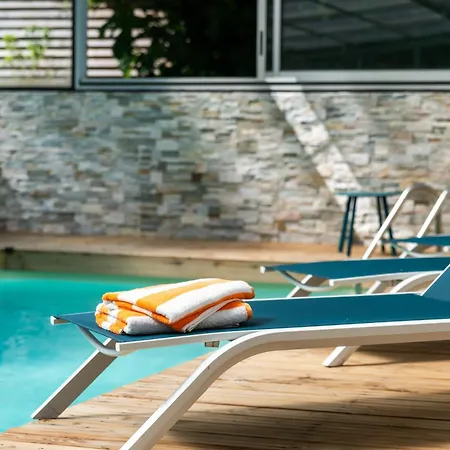 Maison En Pierre, Piscine Et Jardin Proche *