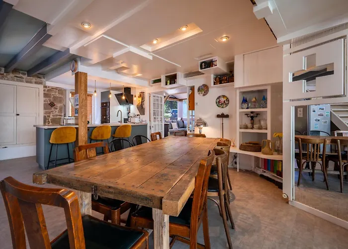 Дом отдыха Maison En Pierre, Piscine Et Jardin Proche *