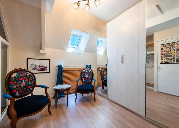 Maison En Pierre, Piscine Et Jardin Proche Дом отдыха Montfarville