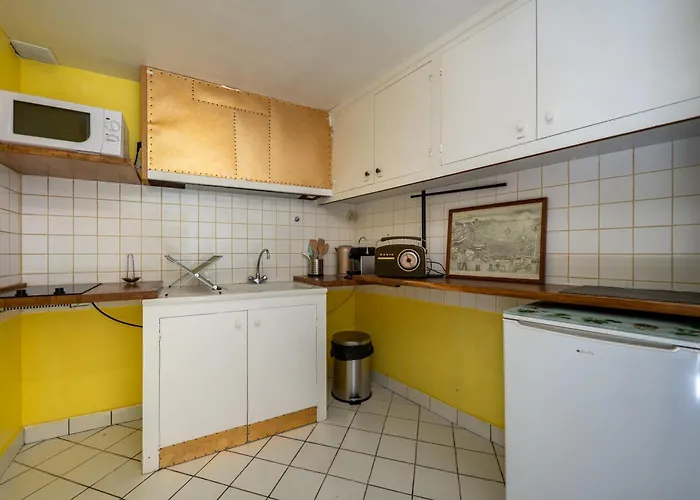 Дом отдыха Maison En Pierre, Piscine Et Jardin Proche Montfarville