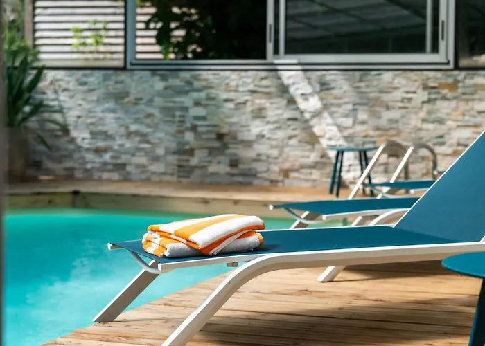 Maison En Pierre, Piscine Et Jardin Proche *