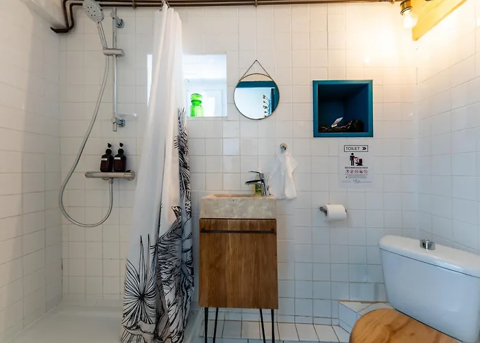 Maison En Pierre, Piscine Et Jardin Proche Дом отдыха Montfarville