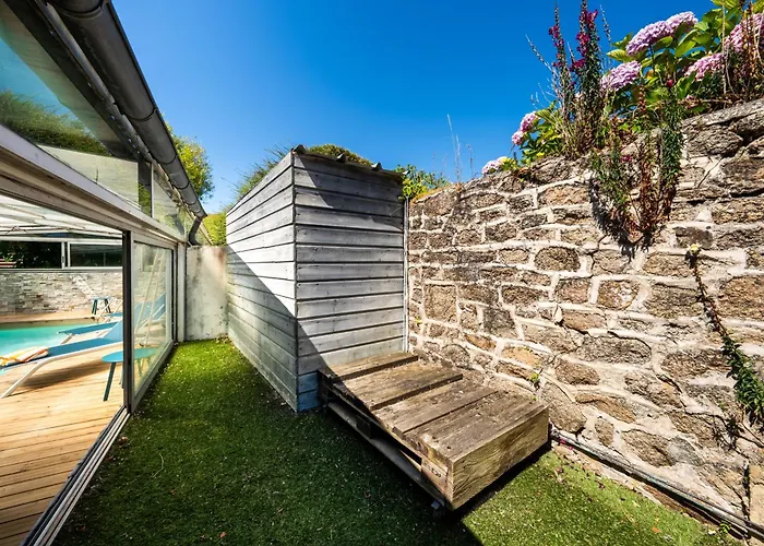 Maison En Pierre, Piscine Et Jardin Proche