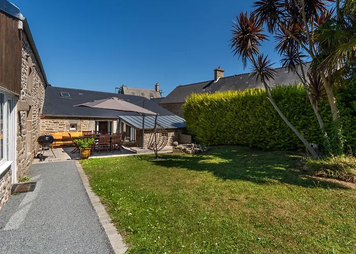 Maison En Pierre, Piscine Et Jardin Proche *