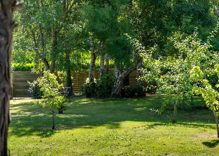 Дом отдыха Maison En Pierre, Piscine Et Jardin Proche *