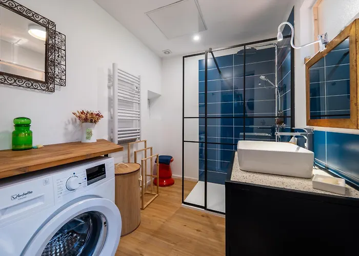 Maison En Pierre, Piscine Et Jardin Proche Дом отдыха Montfarville