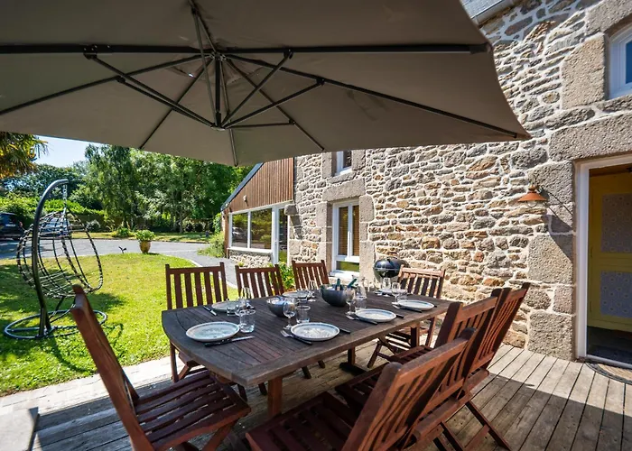 Maison En Pierre, Piscine Et Jardin Proche *