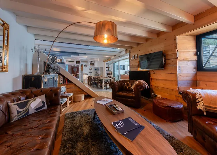 Maison En Pierre, Piscine Et Jardin Proche