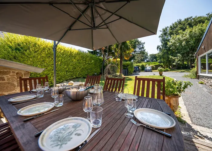 Дом отдыха Maison En Pierre, Piscine Et Jardin Proche