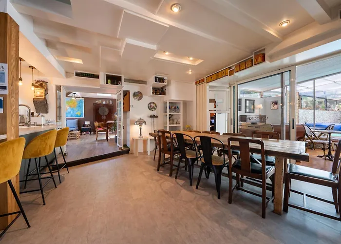 Дом отдыха Maison En Pierre, Piscine Et Jardin Proche *